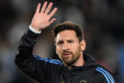 Rs.10 lakhs-photograph-footballer-Messi- visit -Hyderabad-Lionel Messi-sportsnews