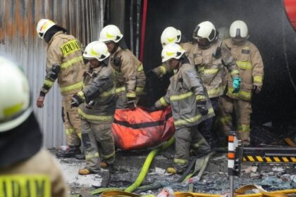pregnant-woman-fire-accident-20-people-killed-Indonesia-Firefighters