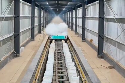 China-fastest-train-technology-700km-in-two-seconds-world-news-tamilnews