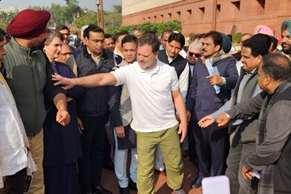 Opposition MPs suspension, Rahul Gandhi protest,Online Tamil News