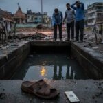 Delhi sewer accident, open sewer death Delhi, youth dies in sewer, Online Tamil News
