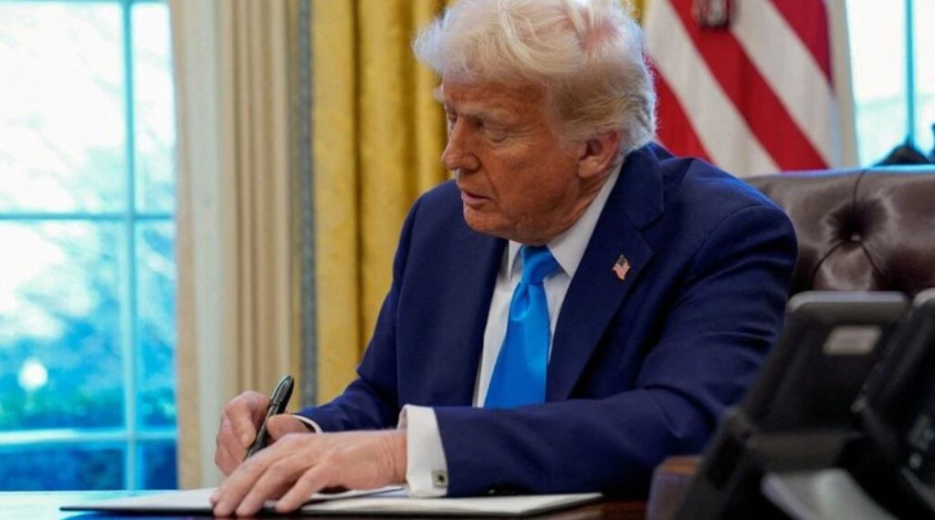 இந்தியா பொருட்கள் மீதான வரி குறைப்பு : டிரம்ப் அறிவிப்பு 65 trumpp