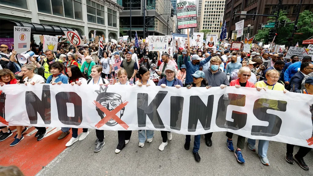 “No Kings“- அமெரிக்காவில் ட்ரம்ப் அரசுக்கு எதிராக வெடித்தது போராட்டம்! 65 no king