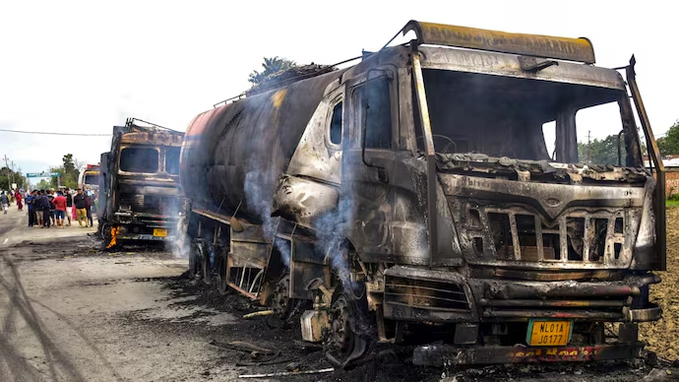 மணிப்பூரில் வீட்டில் தூங்கிய குழந்தைகள் கொலை; மக்கள் போராட்டம், இணைய சேவை நிறுத்தம்! 65 mani