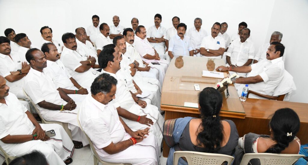 தவெக அவ்வளவுதான்; இனி திமுக - அதிமுகதான் : பேச்சுவார்த்தையில் இபிஎஸ் 65 admk1