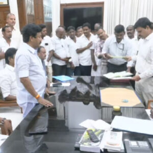 cv shanmugam admk