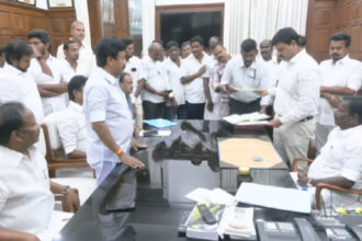 cv shanmugam admk