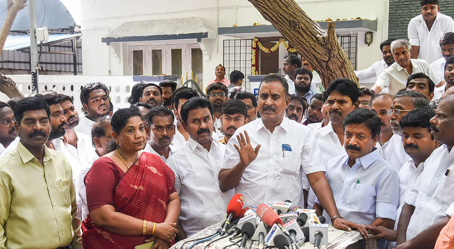 ’அடேங்கப்பா அந்தர்பல்டி’ அடித்த எஸ்.பி.வேலுமணி ! சண்முகம் எங்கே? 65 sp velumani inter